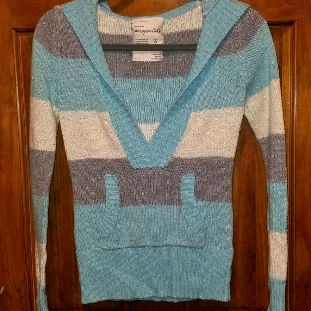 Aeropostale deep v neck sweater with front pocket